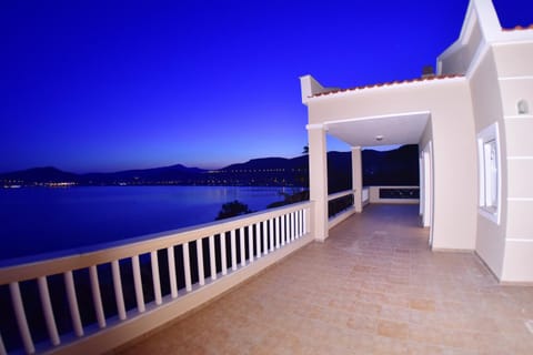 Property building, Balcony/Terrace, Sea view