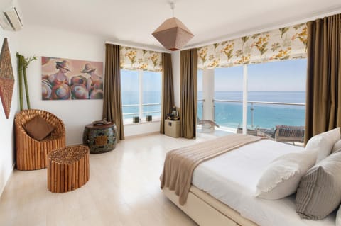 Bed, Balcony/Terrace, Bedroom, Sea view