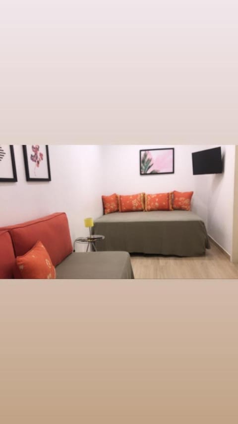 Communal lounge/ TV room, Bed, Living room