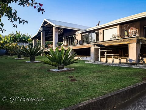 Property building, Facade/entrance, Garden