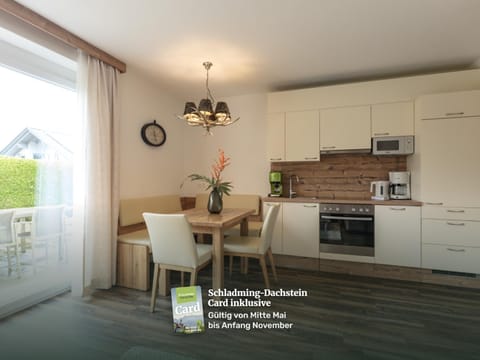 Kitchen or kitchenette, Dining area, oven, toaster