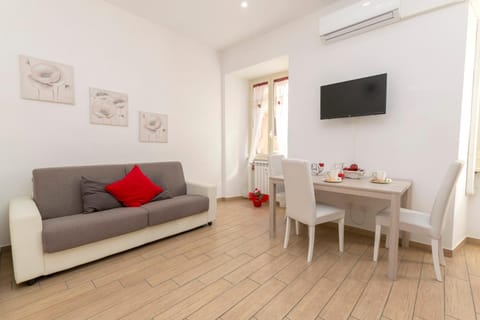 TV and multimedia, Living room, Dining area