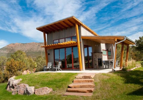 Property building, Patio, Day, Natural landscape, View (from property/room), Balcony/Terrace, Mountain view