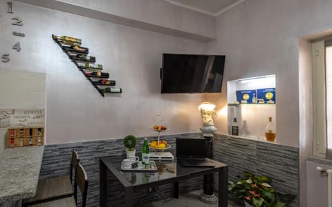 Communal lounge/ TV room, TV and multimedia, Drinks, Alcoholic drinks