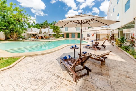 Swimming pool