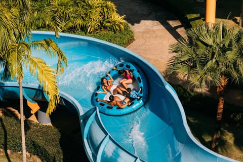 People, Natural landscape, Pool view, Swimming pool, Sports, group of guests