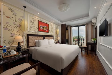 Property building, Bed, Balcony/Terrace, Bedroom, City view