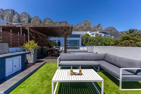 Rocha Villa Villa in Camps Bay
