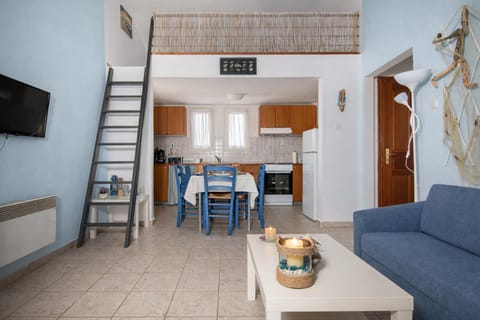 TV and multimedia, Kitchen or kitchenette, Living room, Seating area, Dining area, air conditioner