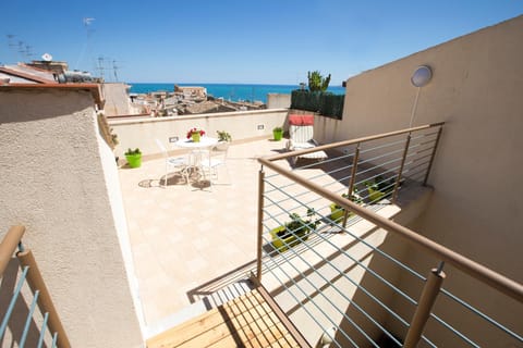 Balcony/Terrace, City view, Landmark view, Sea view
