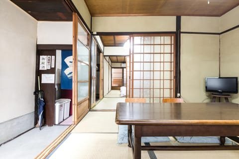 Lobby or reception, Photo of the whole room