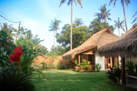 Restaurant/places to eat, Facade/entrance, Natural landscape, Garden, Beach, Garden view, Shopping Area
