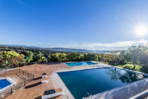 Mountain view, Pool view, Swimming pool