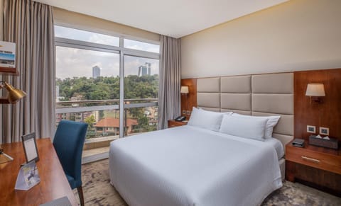 Bed, View (from property/room), Balcony/Terrace, Bedroom