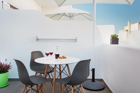 Mirto's Studios Apartment in Thera