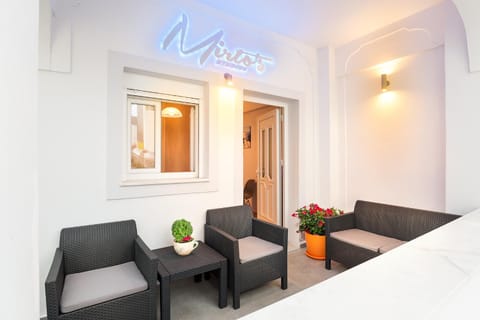 Mirto's Studios Apartment in Thera