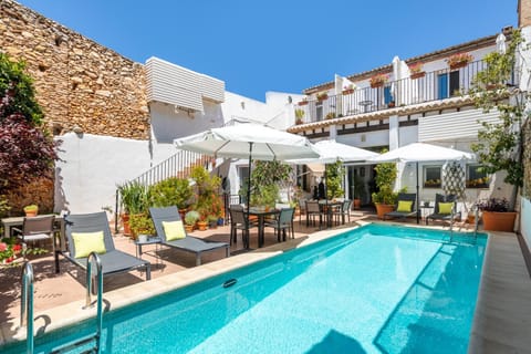 Property building, Patio, Balcony/Terrace, Swimming pool