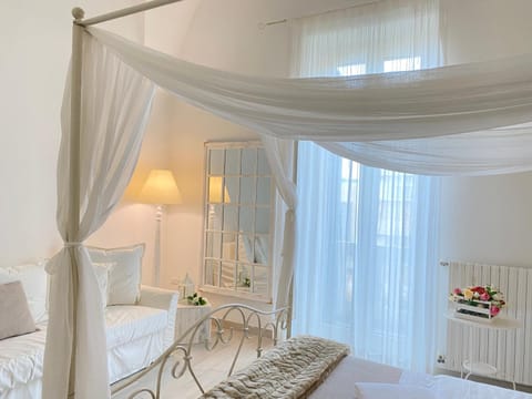 Bed, Photo of the whole room, Bedroom, internet