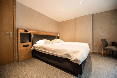 Hostellerie La Claire Fontaine, Logis hôtels & Spa Hotel in Wallonia, Belgium