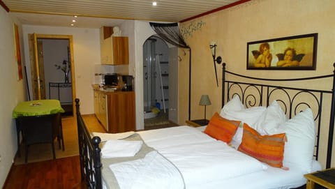 Bed, Photo of the whole room