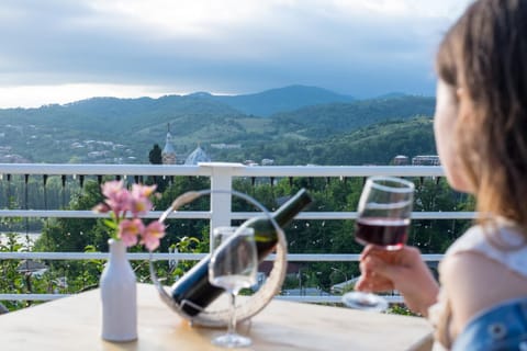 Restaurant/places to eat, Balcony/Terrace