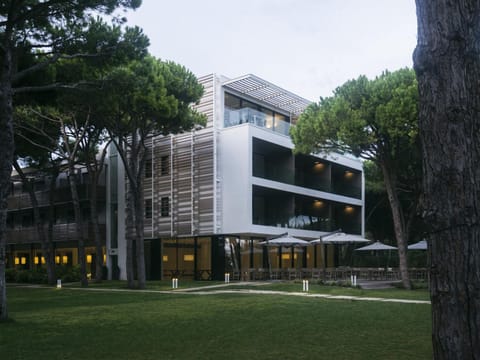 Facade/entrance, Garden