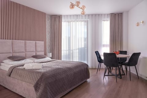Bed, Balcony/Terrace, Photo of the whole room, Seating area, Dining area, Bedroom, towels