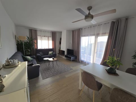 Living room, Dining area, fireplace