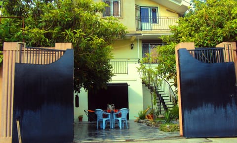 Property building, Patio, Facade/entrance