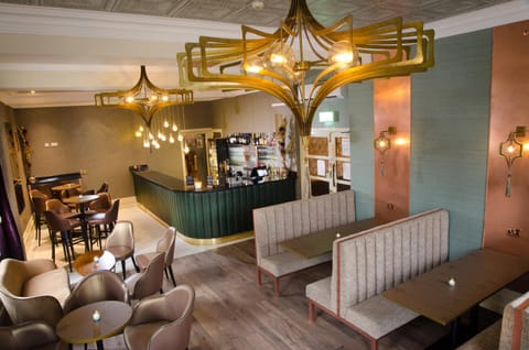 Restaurant/places to eat, Lounge or bar