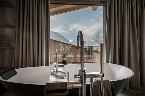 Decorative detail, Bath