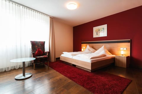 Bed, Photo of the whole room, Seating area, Bedroom
