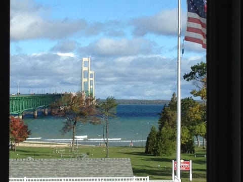 Parkside Inn Bridgeview Hotel in Mackinaw City