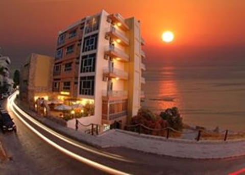 Property building, Staff, View (from property/room), City view, Sea view, Street view, Sunset, internet, room service, safe, towels, air conditioner