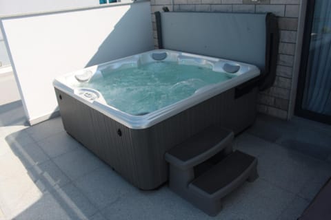 Hot Tub, Sea view