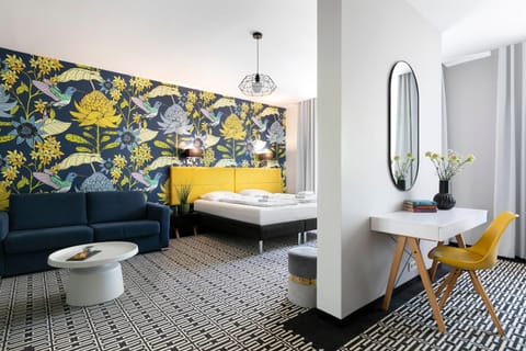 Bed, Living room, Photo of the whole room, Seating area, Bedroom