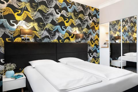 Bed, Coffee/tea facilities, Photo of the whole room, minibar