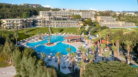 Property building, Nearby landmark, Spring, Day, Bird's eye view, City view, Mountain view, Pool view, Swimming pool, sunbed
