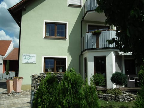 Facade/entrance