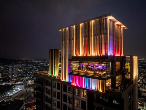 Property building, Restaurant/places to eat, Food and drinks, Dinner
