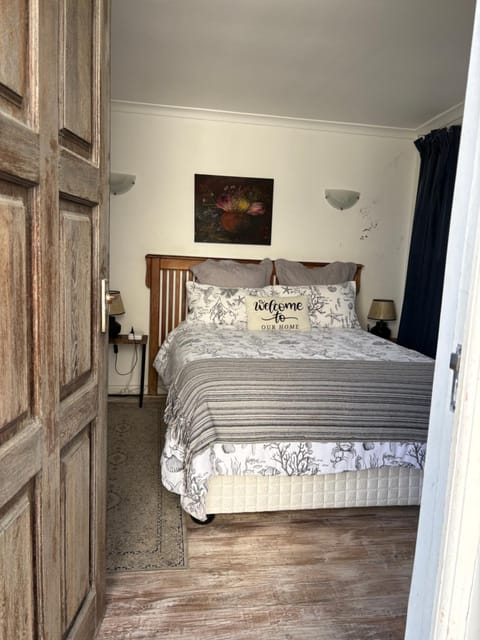 Ollava Guesthouse Bed and Breakfast in Cape Town