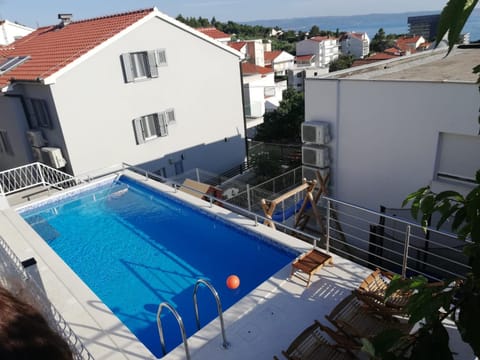 Swimming pool, Swimming pool