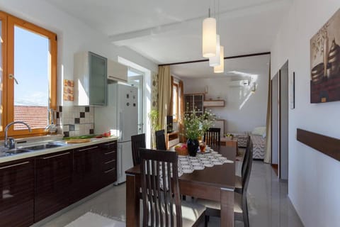 Kitchen or kitchenette, Living room, Dining area