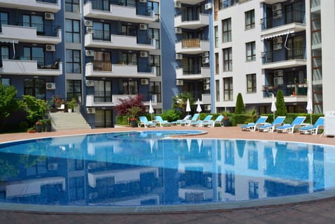 Day, Swimming pool, Swimming pool