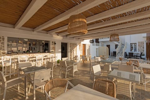 Restaurant/places to eat, Lounge or bar, Seating area