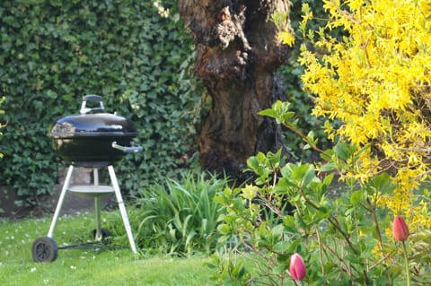 Property building, BBQ facilities, Balcony/Terrace