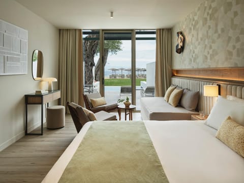 Bed, View (from property/room), Photo of the whole room, Seating area, Sea view