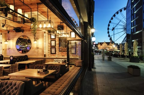 Property building, Restaurant/places to eat, Off site, Night, On site, City view, Street view, Location