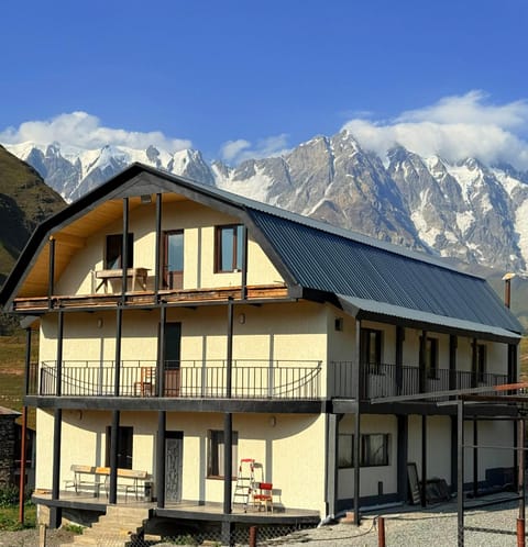 Property building, Restaurant/places to eat