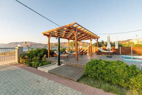 Niovi Seaside Suites Apartment in Crete